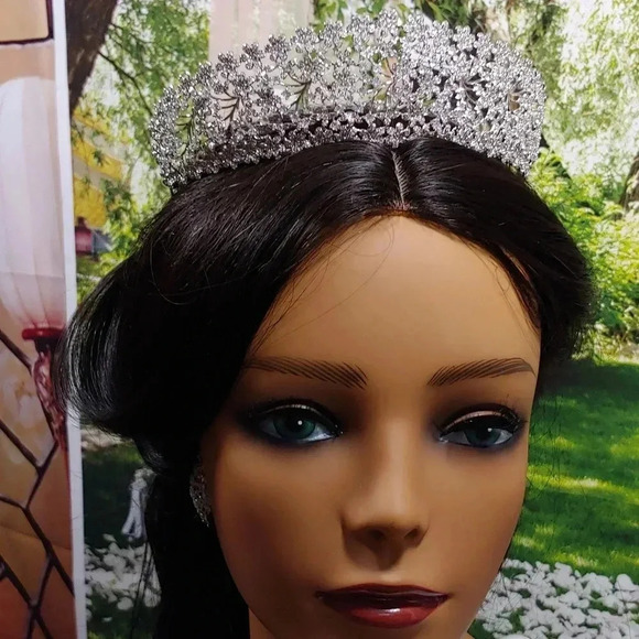 7pc. Unique One-Of-A-Kind Flower Tiara Bridal Set - Picture 11 of 13